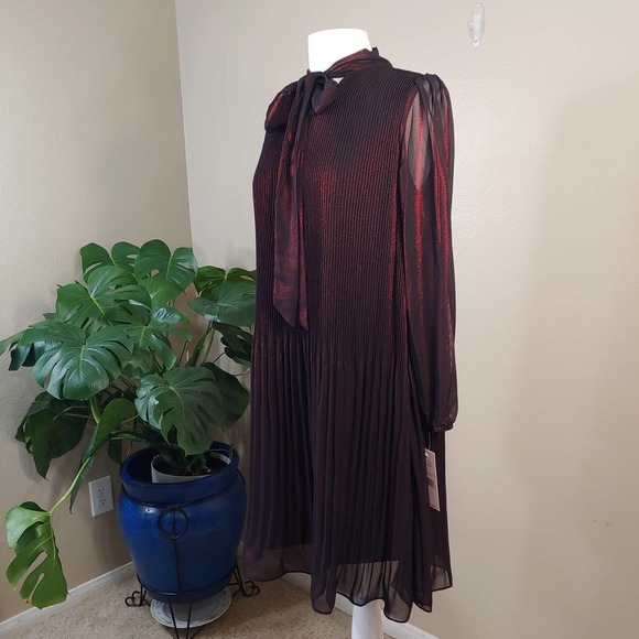 Nanette Lepore two-tone long sleeve, pleated with neck tie Size 4 - Picture 3 of 7